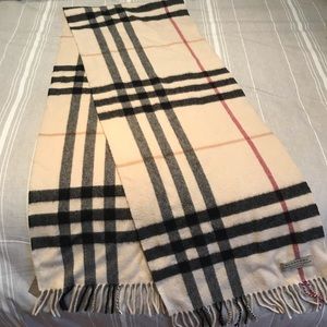 Burberry Classic Cashmere Scarf in Check
